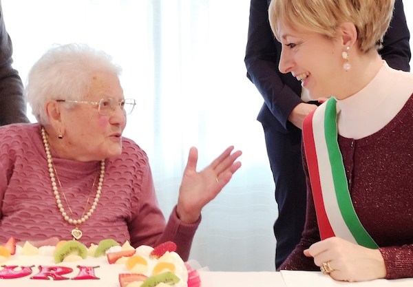 Gli auguri della comunità a Nonna Cristina per i suoi 100 anni 