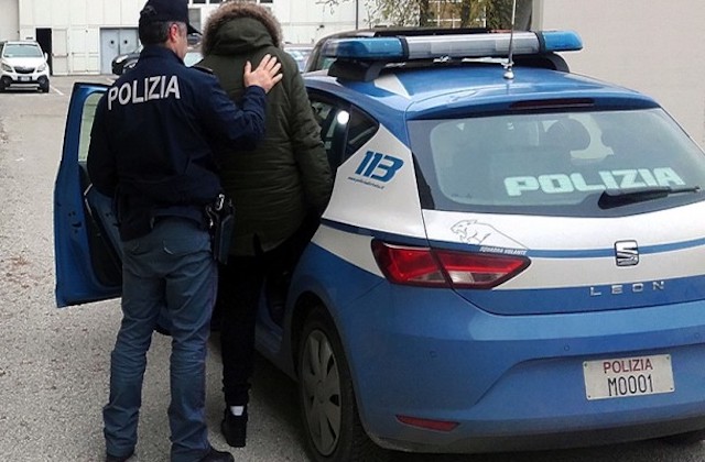 Beccato a fare "strane" foto ad un palazzo, arrestato