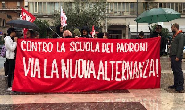 Studenti in piazza contro la riforma dell'Alternanza Scuola Lavoro