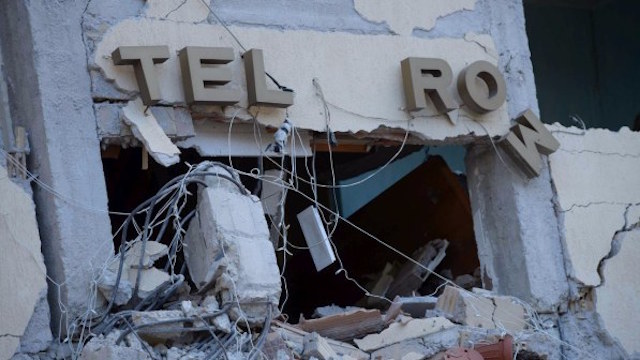 Amatrice distrutta, per la Protezione Civile all’Hotel Roma circa 36 persone, alcune sono fuggite, 2 estratti vivi 2 morti. Si scava