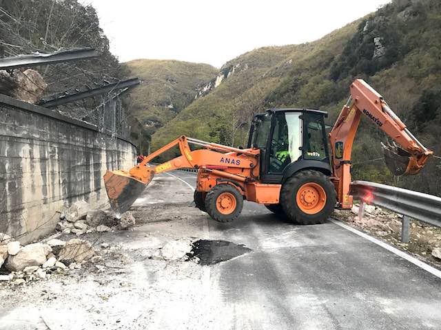 Ancora chiusa la strada statale 685 delle Tre Valli Umbre