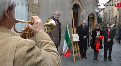 VIDEO - Angelo Costanzi, posta la pietra d'inciampo in Via dei Magoni 