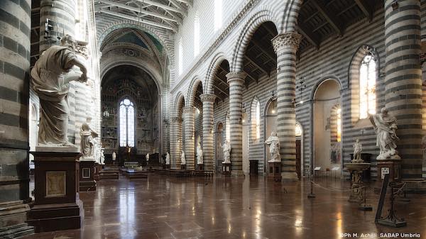 Duomo riaperto al culto. Per i turisti c'è da aspettare almeno fino a giugno