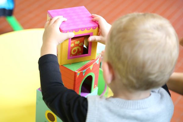 "A modo tuo". Spazio-Laboratorio per bambini da 0 a 12 mesi nei nidi