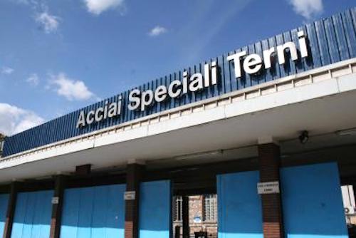 Ast chiude fino al 3 aprile, ma oggi al lavoro spedizioni e Cdf. Sindacati: "Verificare condizioni"