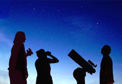 Agosto accende le stelle. Osservazioni astronomiche e note, sotto il cielo di Lorenzo