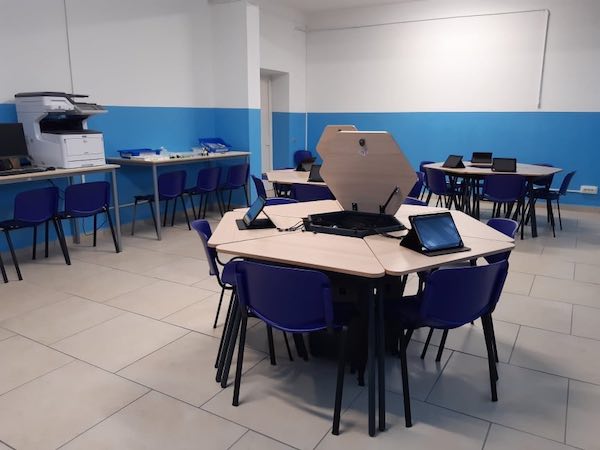 Il viceministro Anna Ascani inuagura l'aula di robotica all'Istituto "Dalmazio Birago"   
