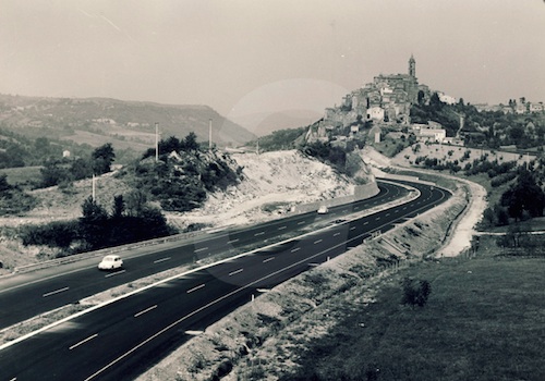 L'Autostrada del Sole compie 50 anni, simbolo dell'Italia del "boom"