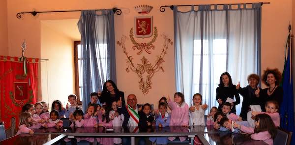 I bambini della Scuola dell'Infanzia diventano "sindaco per un giorno"