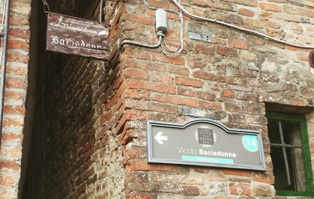 San Valentino a Città della Pieve: Love Street e il Vicolo Baciadonne
