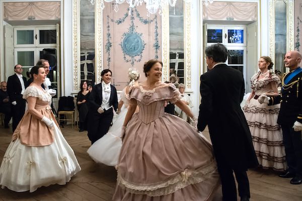 "Ballo di Settembre". A Palazzo Monaldeschi rivivono le danze storiche dell'800