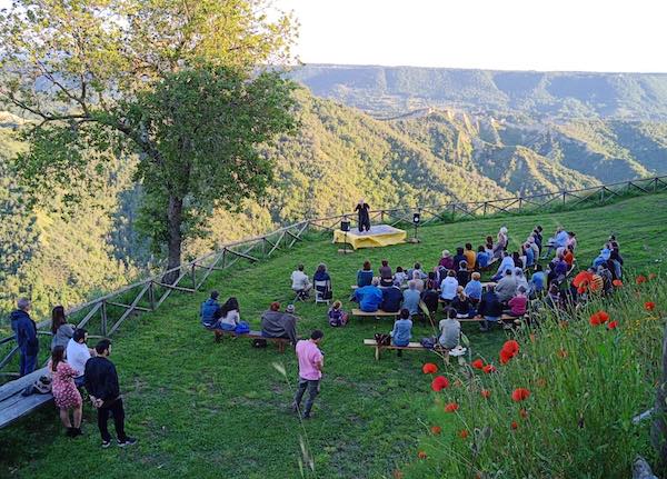 Grande successo per "Viaggio di Psiche" al Monumento Naturale Balza di Seppie