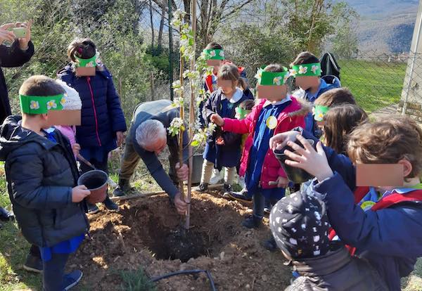 Festa degli Alberi per i bambini della Scuola "Sante De Sanctis"