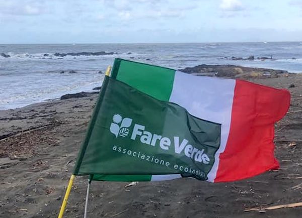 "Il Mare d'Inverno" contro "il mare di plastica". I volontari di Fare Verde puliscono le spiagge