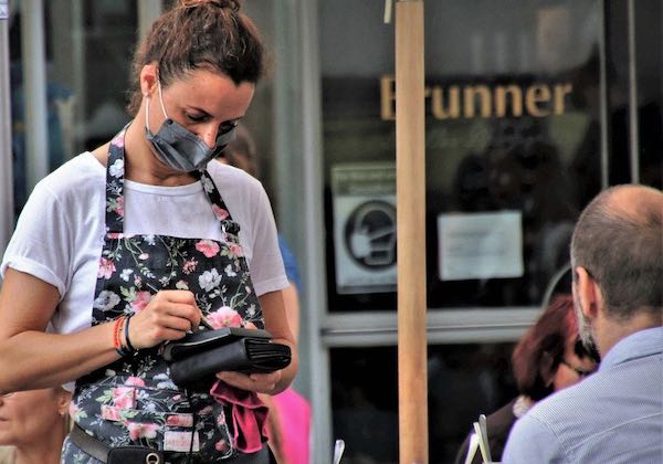 "Riaprire bar e ristoranti dopo le 18. Urgente provvedere alla vaccinazione di gestori e personale"