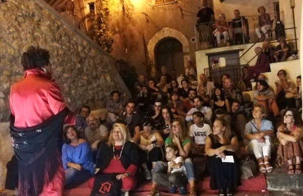 "A Veglia, il teatro del baratto", assessori come presentatori