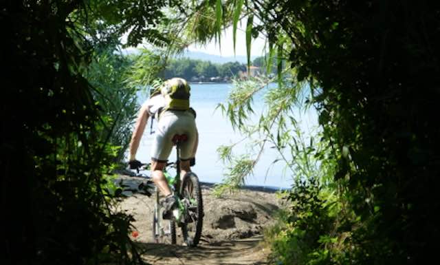 Giro in bicicletta del Lago di Bolsena, aspettando la Festa delle Ortensie