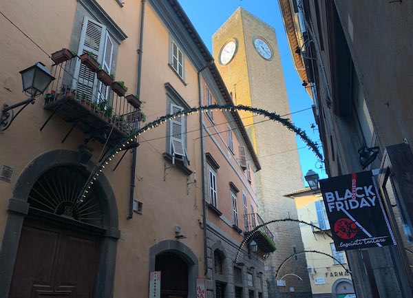 "Black Friday", il Comune concede la deroga per l'allietamento