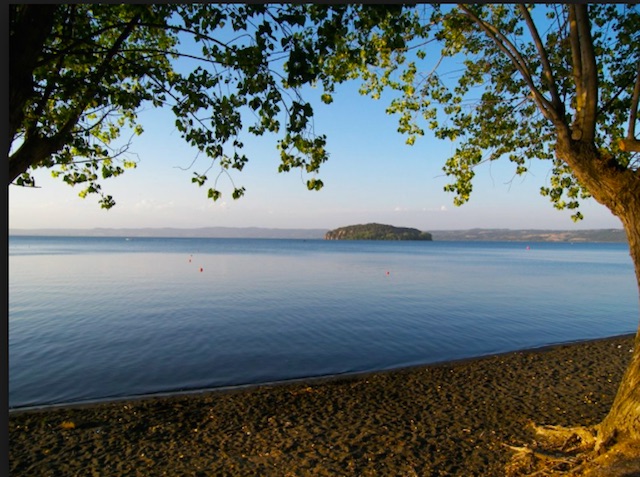 L'Arpa sconfessa Legambiente: lago di Bolsena balneabile