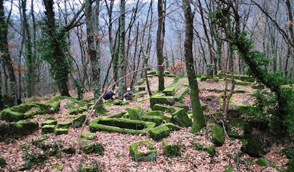 Dalla Piramide di Bomarzo fino al Castello di Colle Casale, ricordando Pasolini