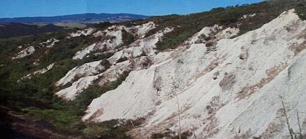 Sei chilometri di camminata tra i calanchi e i girasoli