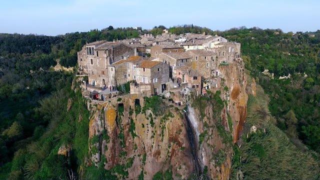 Nel "borgo magico" di Calcata, con Asds Polisportiva Castel Viscardo e Armata Brancaleone