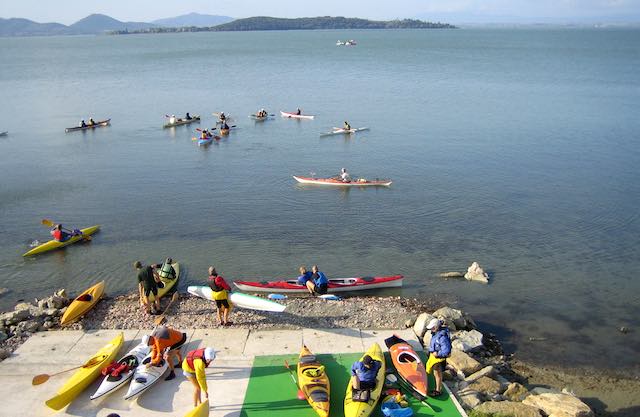 Tutti in canoa a Monte del Lago, tra natura e sport