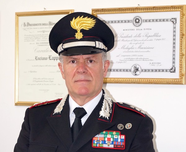 Arma dei Carabinieri, il comandante del Nucleo Operativo e Radiomobile Luciano Lappa indossa i gradi da capitano