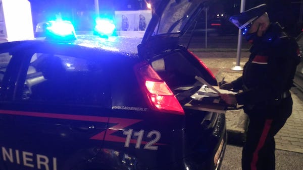 Minaccia marito e figlio con un coltello, denunciata una 39enne di Fabro