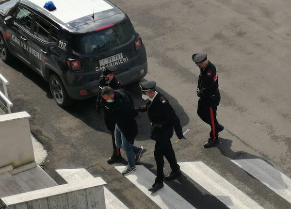Quarantenne uccide la compagna a Napoli e si costituisce a Montegabbione