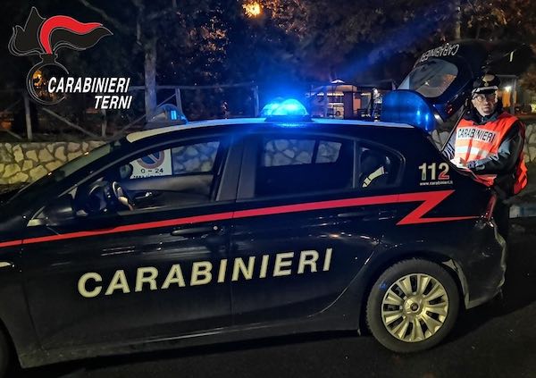 Girava in piena notte in monopattino, ubriaco e con droga. Denunciato un 35enne
