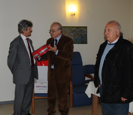 Gli Amici del Cuore donano un defibrillatore all'Istituto di Beneficenza "P. Piccolomini - Febei"