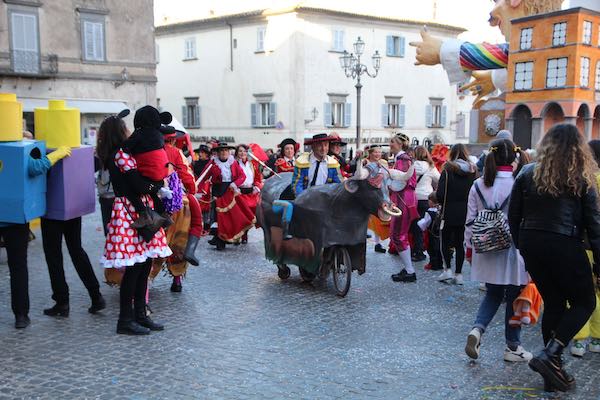Carnevale Aquesiano 2020, buona la prima in Piazza Girolamo Fabrizio