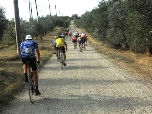 Successo per "La Carrareccia". In 450 a pedalare indietro nel tempo