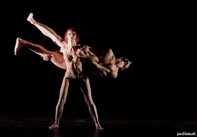 Al Mancinelli "Caruso e altre storie italiane". Nel foyer incontro con il coreografo Mvula Sungani