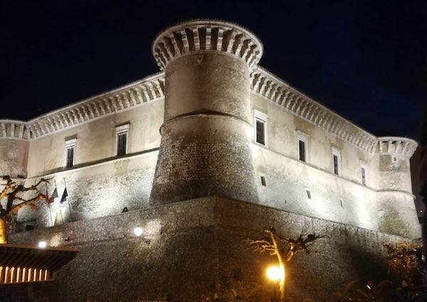 Torna l'appuntamento con "10 righe e un tè" al Castello di Alviano