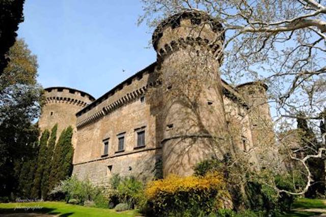 "Omaggio ad Elena". Cena gourmet e visita a lume di candela al Castello Orsini
