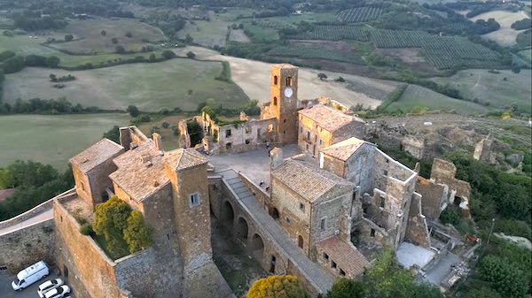 Celleno esce dalla zona rossa. "La rinascita culturale ora passa dai social"