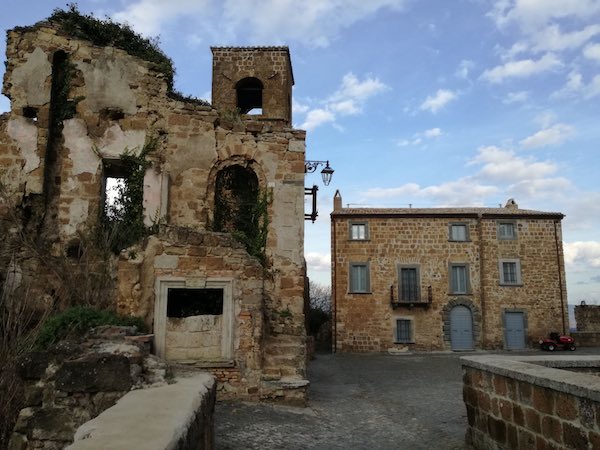 "Homo Faber", passeggiata-spettacolo da Roccalvecce al Borgo Fantasma