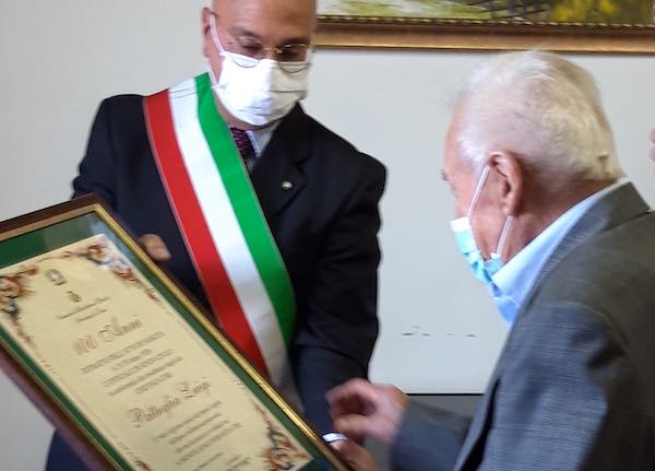 Pergamena ricordo del Comune per i 100 anni di Luigi Pattuglia