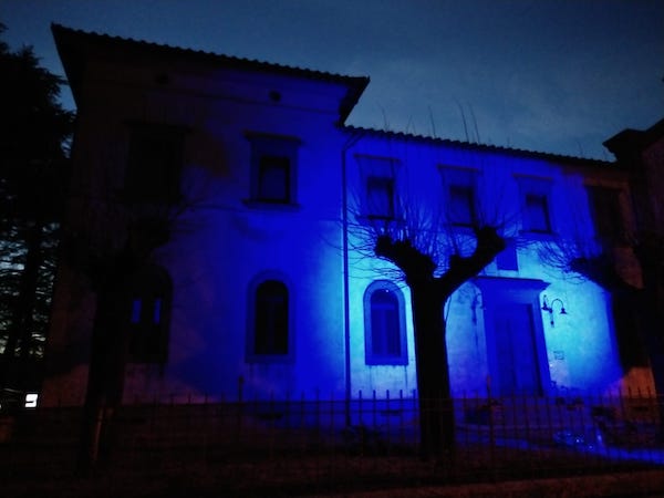 Luci blu nella Giornata Mondiale per la Consapevolezza sull'Autismo