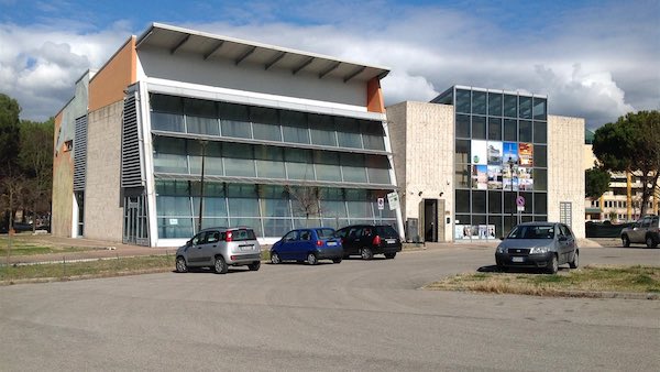 Mascherine gratis agli over 65, i numeri per richiederle