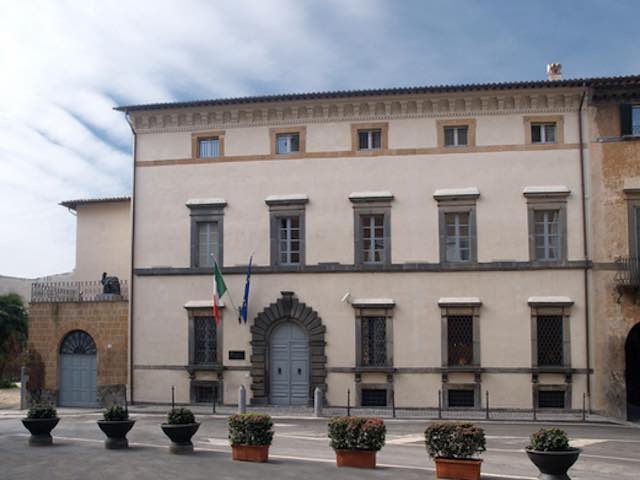 "5 milioni di euro, come deposito libero, sul conto corrente della Fondazione"