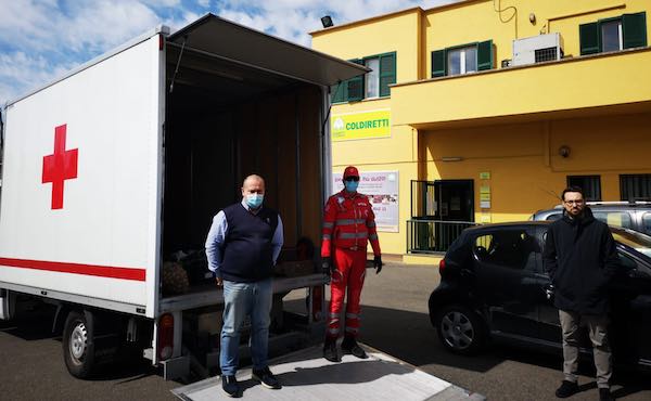 Campagna Amica dona i propri prodotti alla CRI e alla Caritas