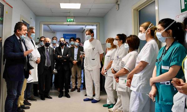 Coletto in visita al Santa Maria. "L'Ospedale riparte forte delle professionalità mediche"