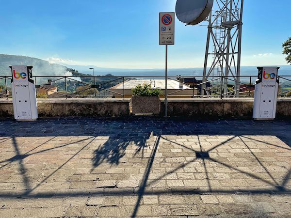 In funzione in Piazza Europa le colonnine per la ricarica dei veicoli elettrici