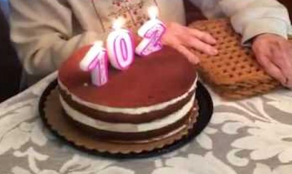 Nonna Cesarina spegne 102 candeline