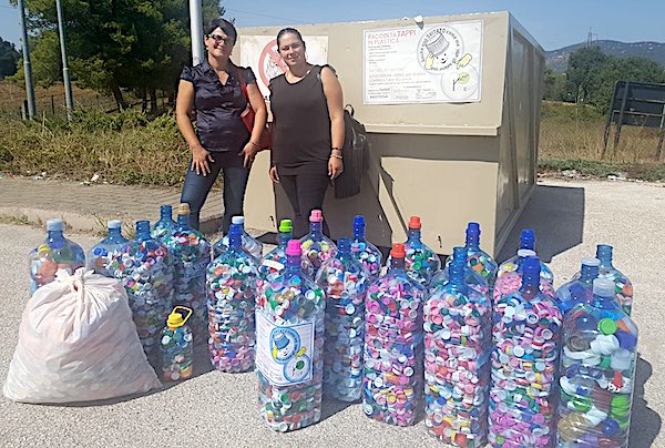 "Stappa la solidarietà, tappa l'inquinamento". Consegnati i tappi all'Aucc