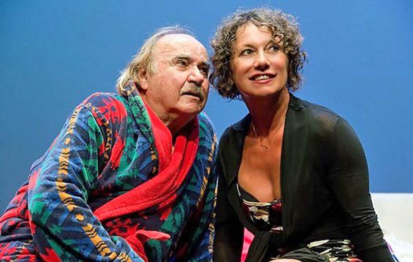 "Coppia aperta quasi spalancata" al Teatro Comunale "Rossella Falk"