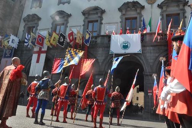Fascino antico, spirito nuovo. Il Corteo Storico fa bella Orvieto